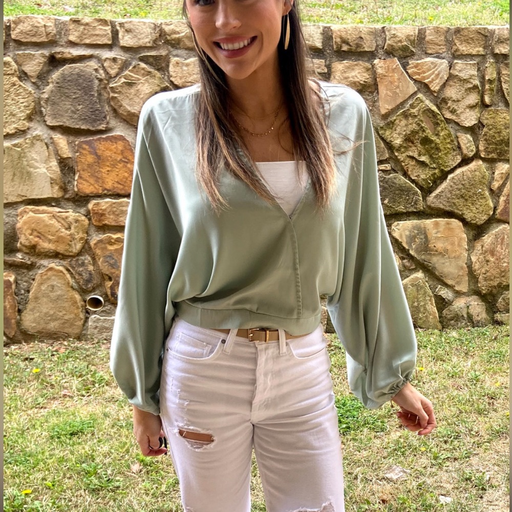 American Threads Top Light Green Size Small
